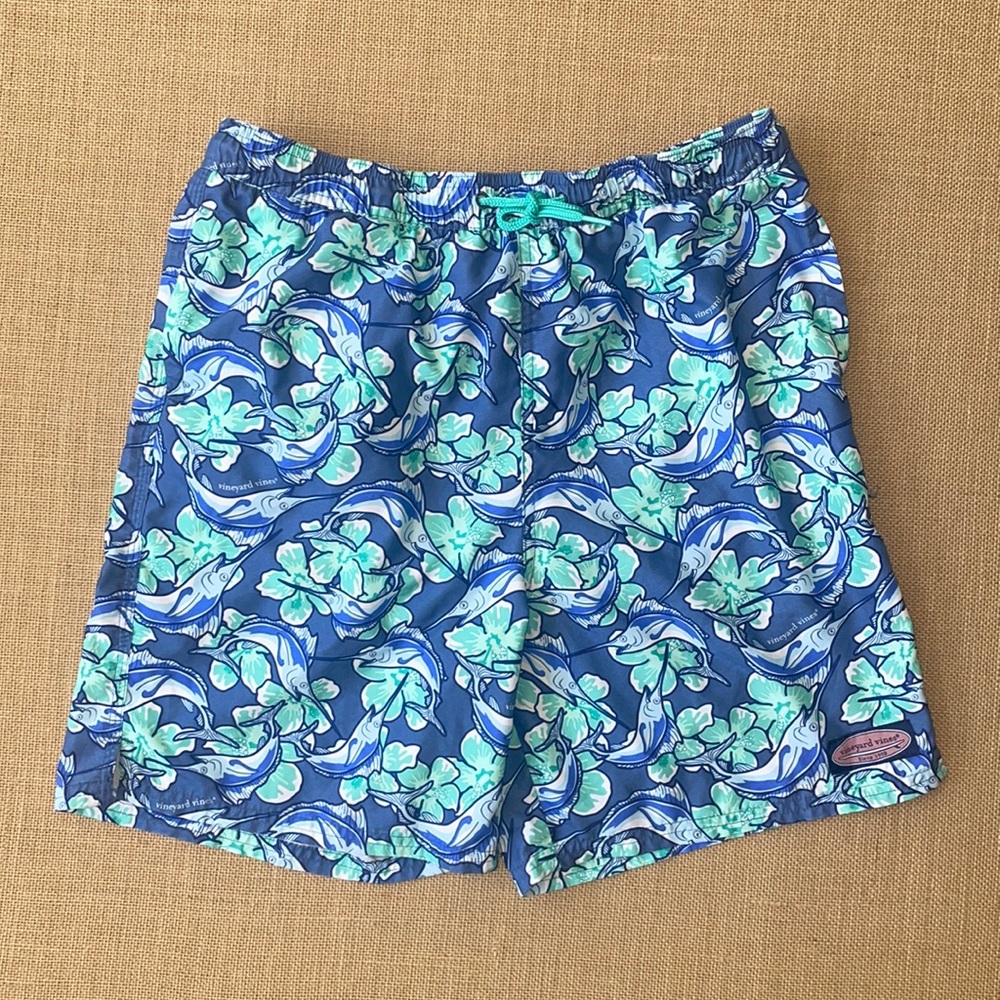 Euc Vineyard Vines swim trunks, swordfish & hibiscus print